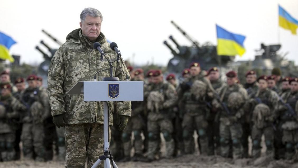 Воєнний стан в Україні: у Порошенка готують велику нараду щодо підсумків 