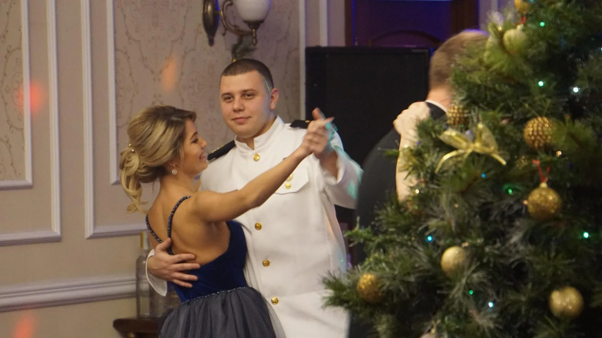 Офіцерський бал у Маріуполі Офіцерський бал у Маріуполі