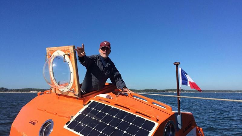 71-летний француз отправился через Атлантику в бочке поскольку должен был сделать "что-то новое"