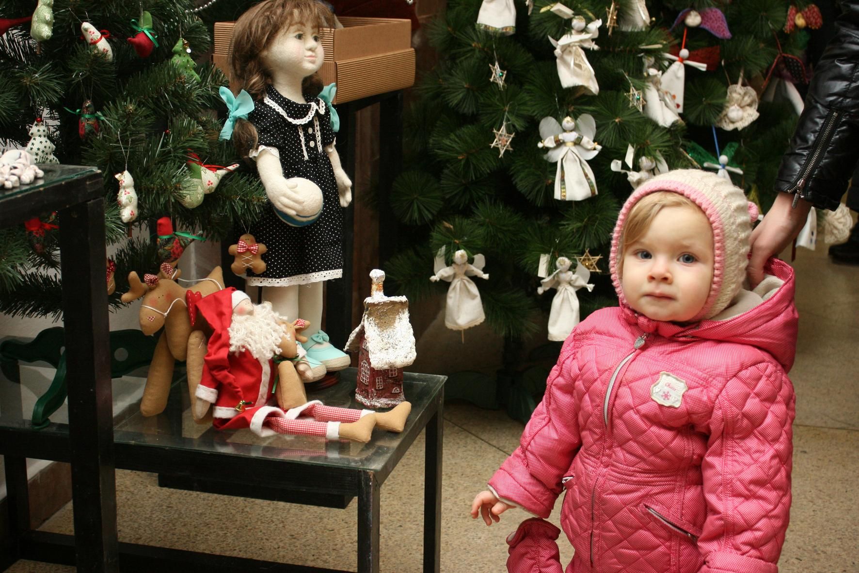 Скляні чи пластикові: які ялинкові іграшки безпечніші Скляні чи пластикові: які ялинкові іграшки безпечніші