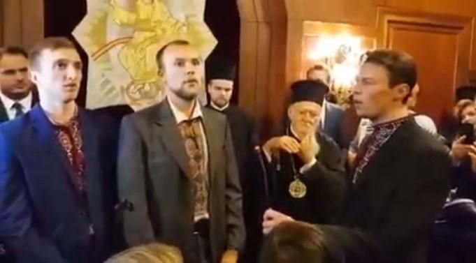 Українські студенти зворушливо заспівали колядку для Варфоломія: відео