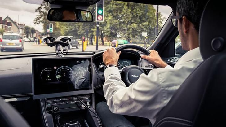Інженери Jaguar Land Rover навчать авто підлаштовуватися під світлофори