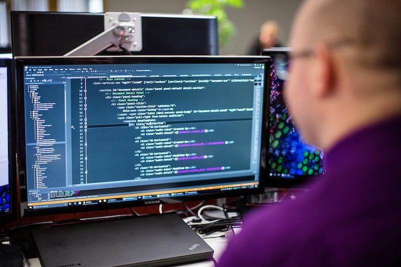 Як виглядає львівський IT-шник та на що витрачає зарплату: цікава статистика Як виглядає львівський IT-шник та на що витрачає зарплату: цікава статистика