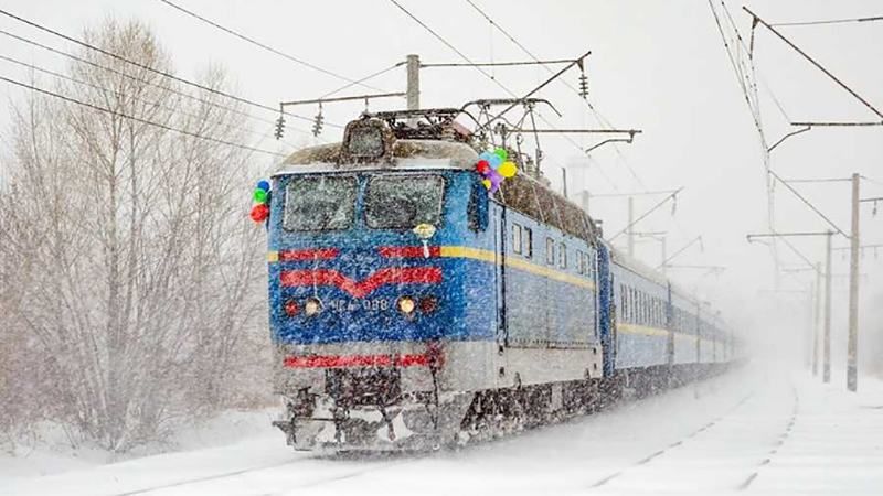 "Укрзализныця" увеличила количество "праздничных" поездов