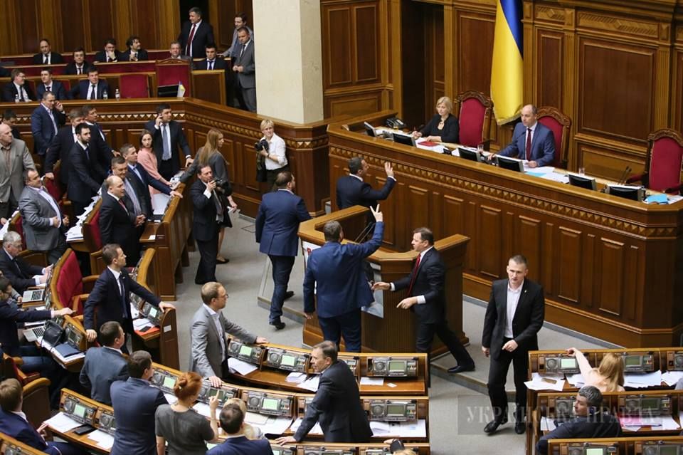 Громкие скандалы, увольнения и госизмены: политические события всколыхнувшие Украину в 2018 году