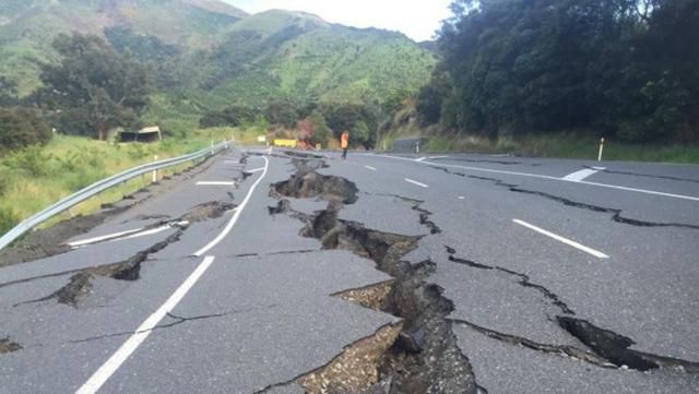Филиппины всколыхнуло мощное землетрясение: фото