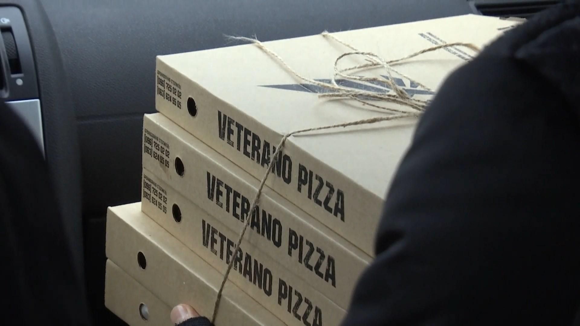 54 тисячі гривнень за піцу: як українські зірки працювали кур'єром 54 тисячі гривнень за піцу: як українські зірки працювали кур'єром