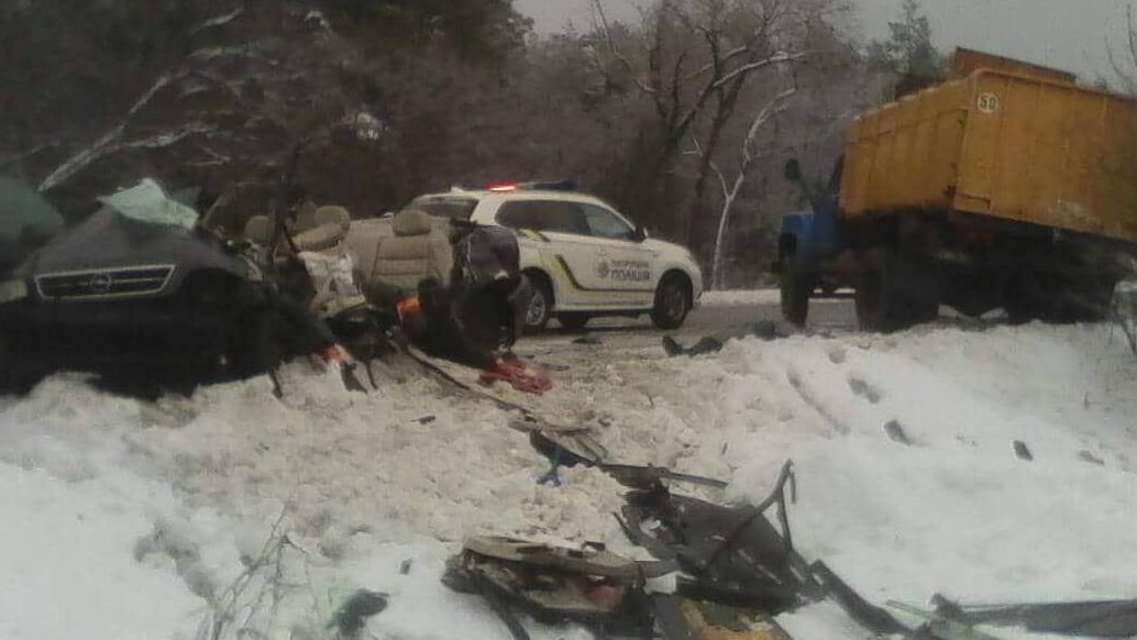На Київщині сталася жахлива ДТП: є загиблі та поранені На Київщині сталася жахлива ДТП: є загиблі та поранені