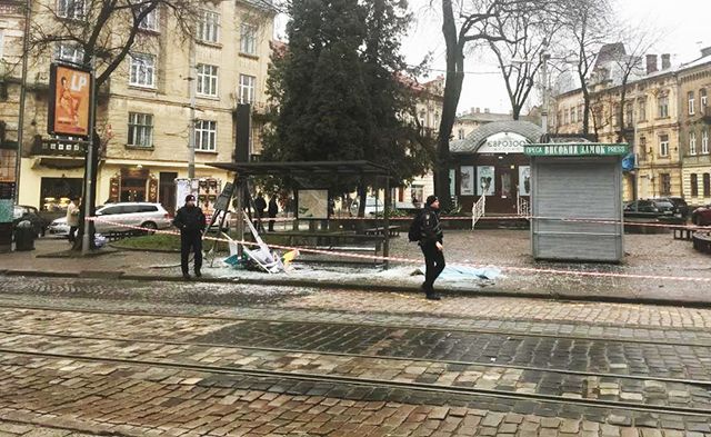 Во Львове авто на еврономерах насмерть сбило молодую женщину, водитель скрылся