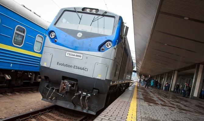 З нового року "Укрзалізниця" запустить новенькі локомотиви General Electric З нового року "Укрзалізниця" запустить новенькі локомотиви General Electric
