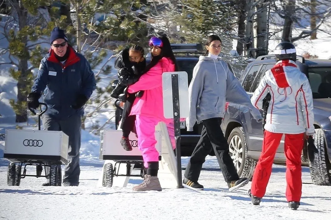Кім Кардашян Кендалл Дженнер Кім Кардашян Кендалл Дженнер