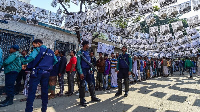 На выборах в Бангладеше погибли по меньшей мере 12 человек На выборах в Бангладеше погибли по меньшей мере 12 человек