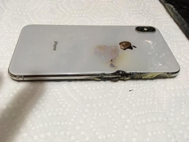 iPhone Xs Max вибухнув у кишені користувача