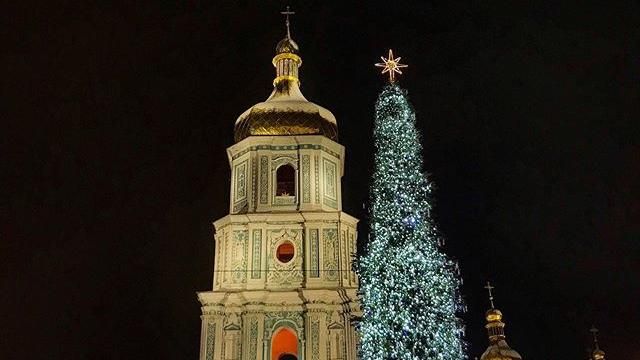Как празднуют Новый год в центре Киева: видео с главной елки страны