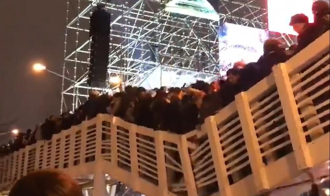 Видео с обвалом моста в Москве появилось в сети Видео с обвалом моста в Москве появилось в сети