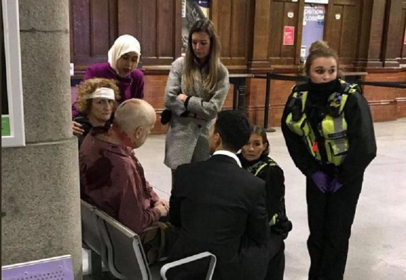На залізничній станції Манчестера озброєний ножем чоловік напав на людей 