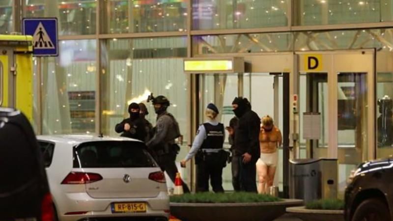 В аэропорту Амстердама мужчина угрожал взорвать бомбу