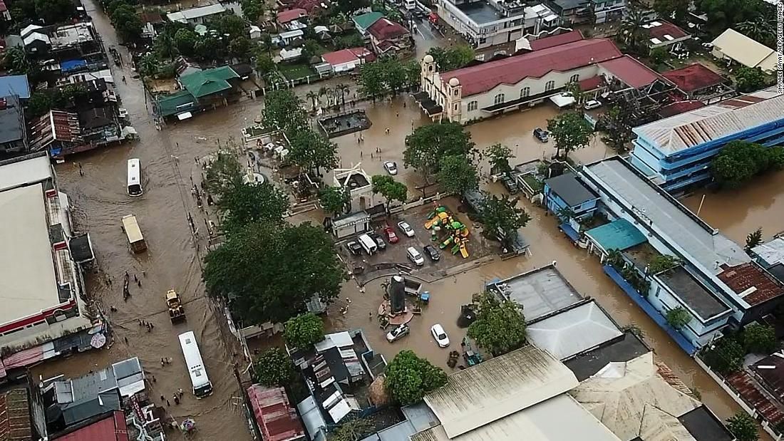 Разрушительный циклон в Филиппинах затопил 100 районов страны: число жертв возросло