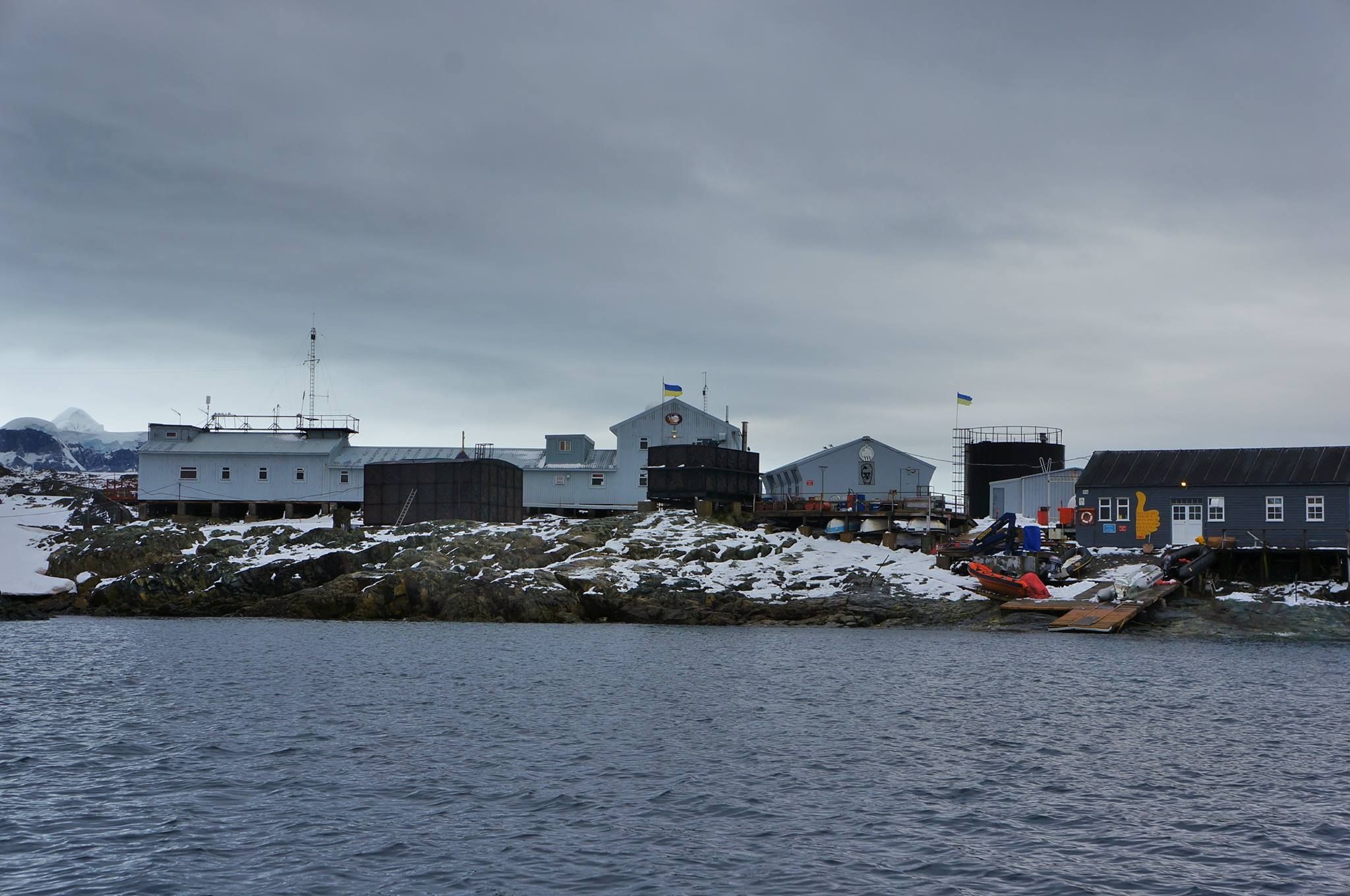 Українська експедиція в Антарктиді привітала співвітчизників з Новим роком: миле відео Українська експедиція в Антарктиді привітала співвітчизників з Новим роком: миле відео