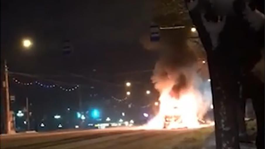 У мережі опублікували відео вибуху маршрутки в Магнітогорську, чути постріли (18+)