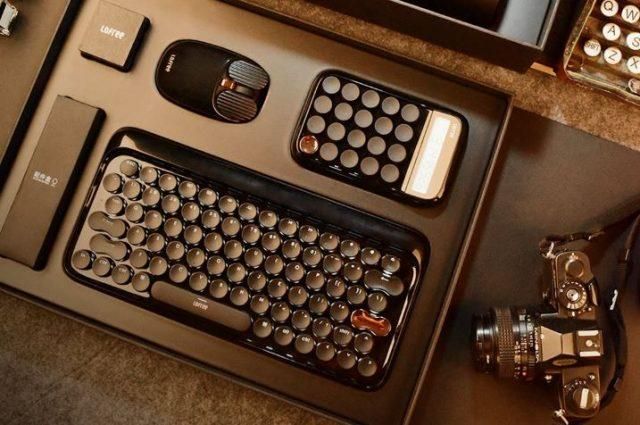 Xiaomi запустила у продаж спеціальний святковий набір Xiaomi запустила у продаж спеціальний святковий набір