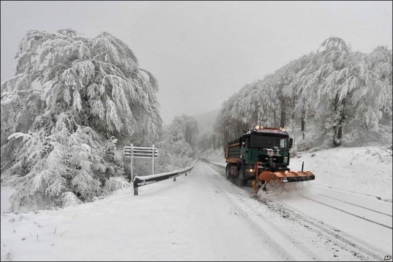 Сильні снігопади та хуртовини знову накриють кілька областей України