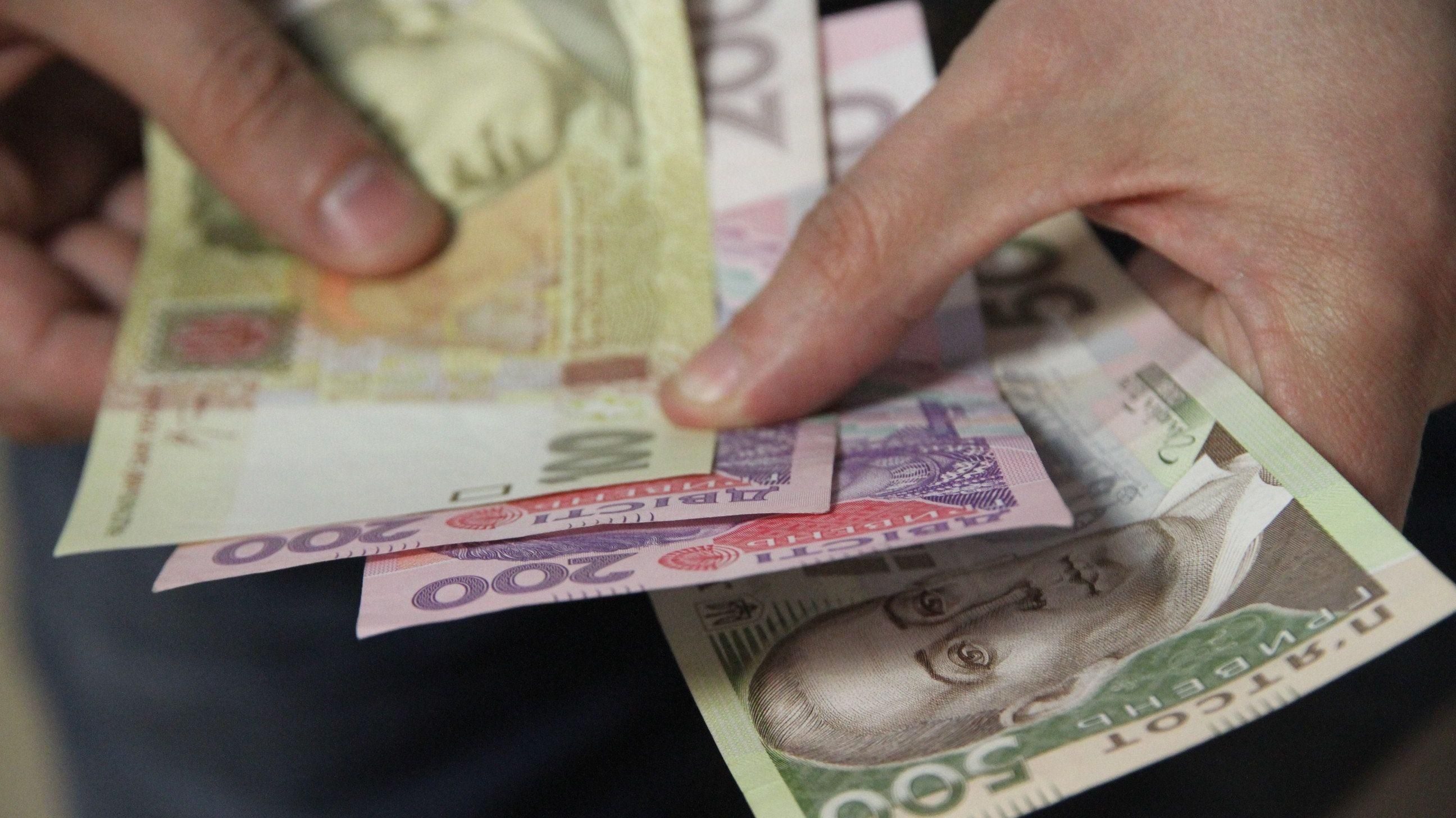 На сколько выросла средняя зарплата в Украине за год: данные Госстата