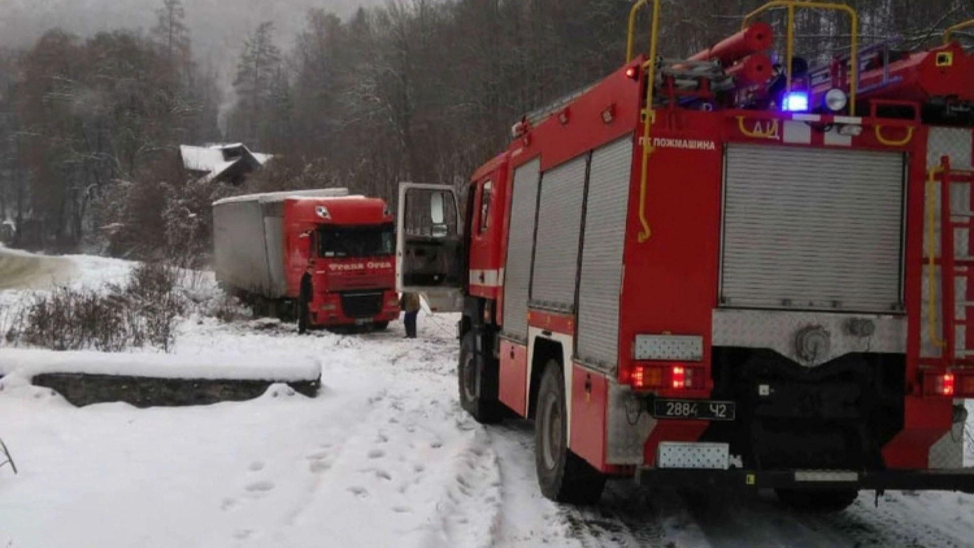 На Закарпатье ликвидируют последствия непогоды: какова ситуация на дорогах На Закарпатье ликвидируют последствия непогоды: какова ситуация на дорогах