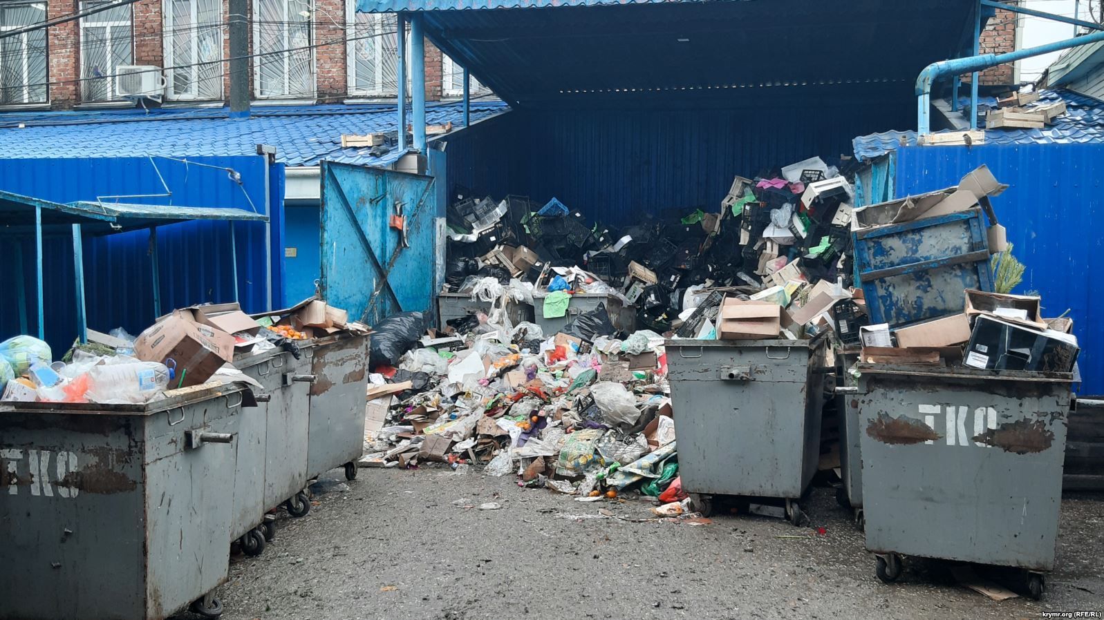 Початок року від окупантів: з’явились фото заваленої непотребом Керчі Початок року від окупантів: з’явились фото заваленої непотребом Керчі