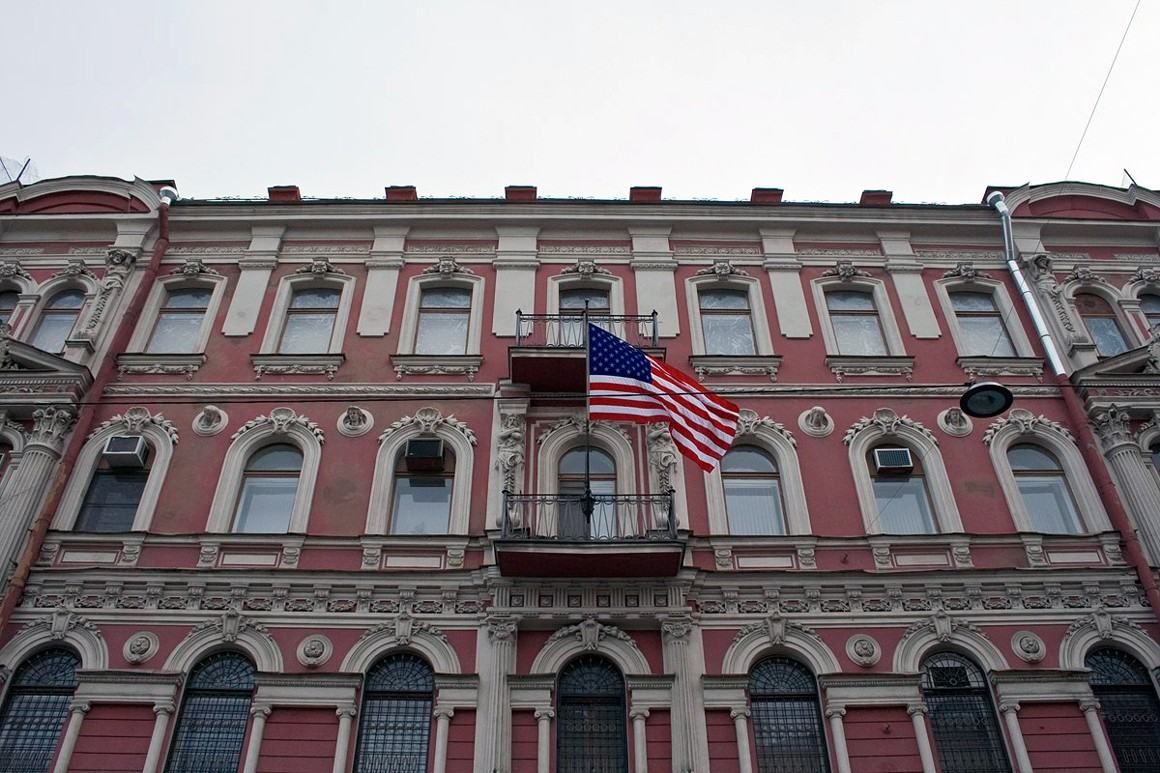 Колишні посли закликали громадян США не відвідувати Росію після затримання там американця