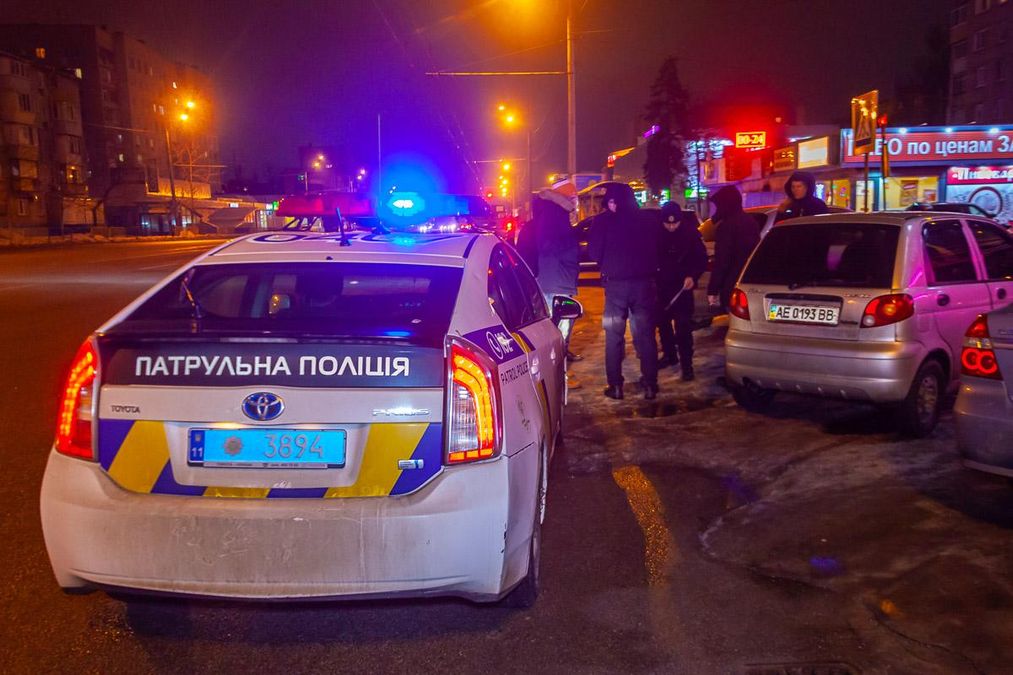 В Днепре мужчина на угнанном авто протаранил маршрутку В Днепре мужчина на угнанном авто протаранил маршрутку