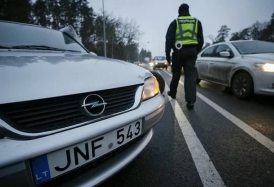 "Євроблях" стає все менше: скільки авто вже розмитнили українці