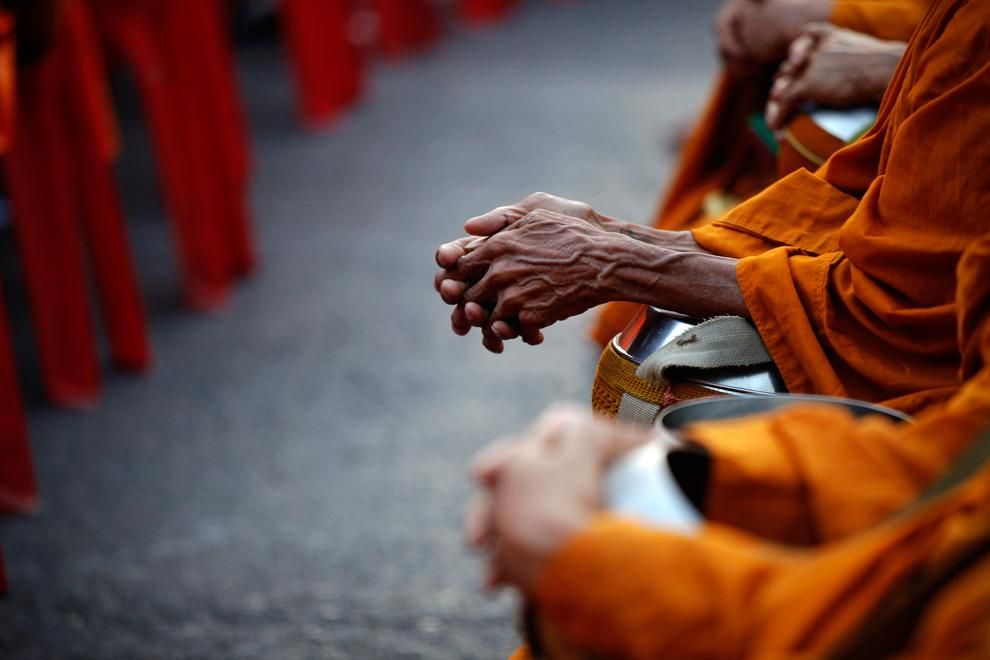 "Я могу сделать это в одежде монаха": японцы запустили необычный флешмоб