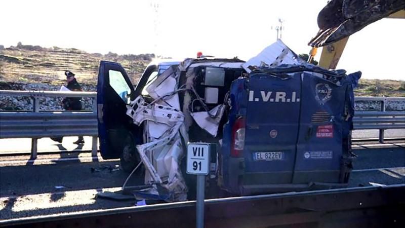 В Італії грабіжники вкрали 2,3 мільйони євро у інкасаторів винахідливим способом: фото В Італії грабіжники вкрали 2,3 мільйони євро у інкасаторів винахідливим способом: фото