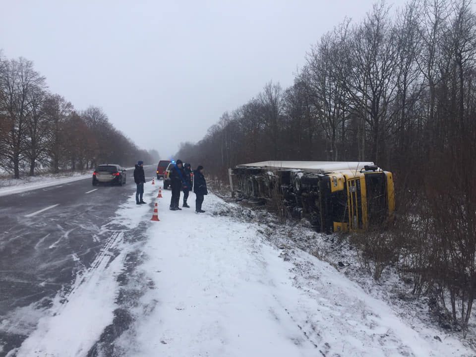 На Волині перекинулася фура: фото На Волині перекинулася фура: фото