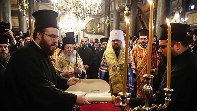 Нервувались і шепотіли: як російські журналісти реагували на церемонію підписання Томосу Нервувались і шепотіли: як російські журналісти реагували на церемонію підписання Томосу