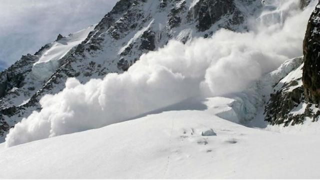 Значительная лавинная опасность: из-за мощных метелей в Карпатах сделали предупреждение