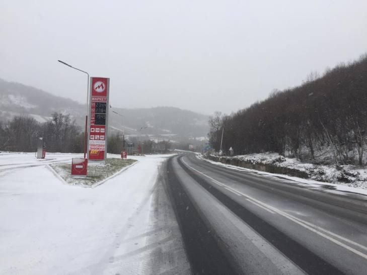 Украину заметает снегом: в "Укравтодоре" сообщили о ситуации на дорогах