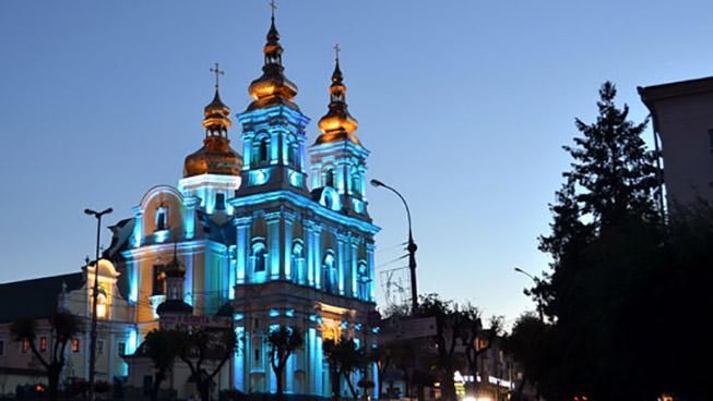 Російські ЗМІ закликають парафіян захищати вінницький храм від "нацистів" Російські ЗМІ закликають парафіян захищати вінницький храм від "нацистів"