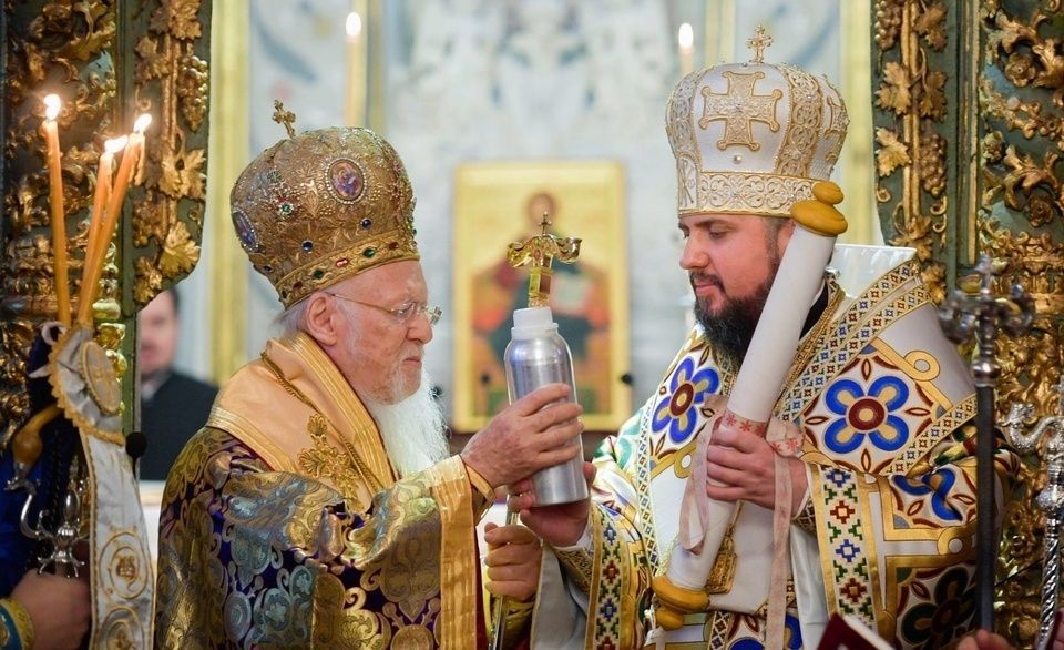Украине официально передали Томос об автокефалии: как проходила церемония вручения