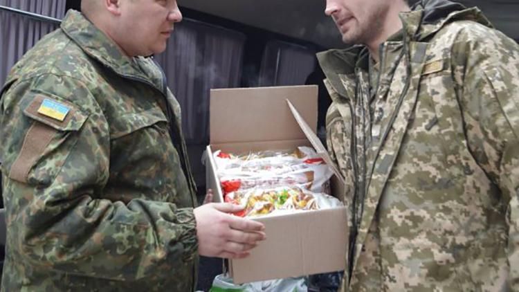 Пенсіонери з Черкас зробили неймовірний подарунок для бійців ЗСУ: фото та відео Пенсіонери з Черкас зробили неймовірний подарунок для бійців ЗСУ: фото та відео