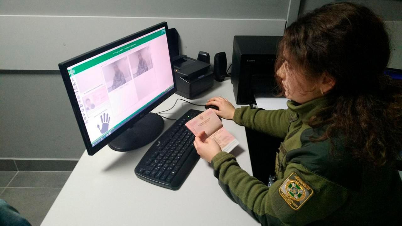 Сколько россиян не пустили в Украину после завершения действия военного положения: новые данные Сколько россиян не пустили в Украину после завершения действия военного положения: новые данные