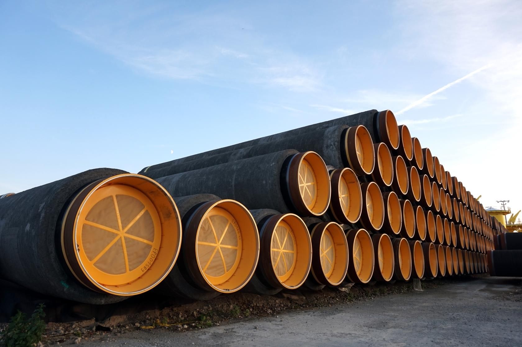 У США обіцяють жорстку відповідь двом компаніям через "Північний потік-2" У США обіцяють жорстку відповідь двом компаніям через "Північний потік-2"