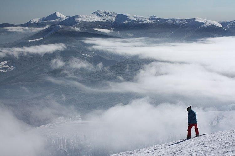Поиск заблудившихся лыжников в Карпатах: что известно на данный момент