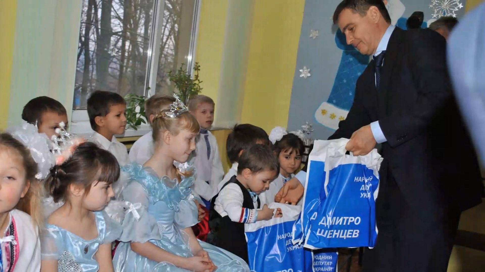 Депутати-колядники: як Тимошенко та інші використовують дітей для політичної агітації
