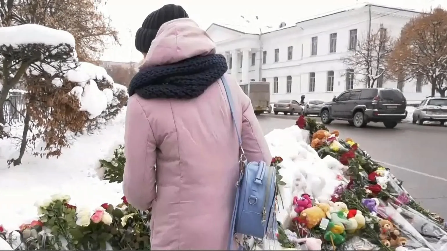 Полтавчани принесли на місце аварії квіти та іграшки Полтавчани принесли на місце аварії квіти та іграшки