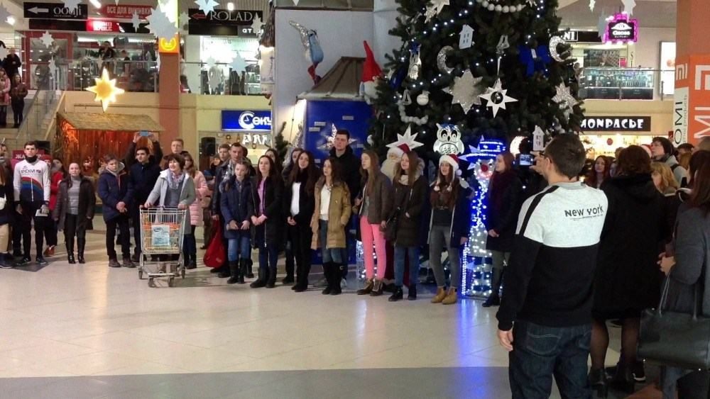 Як тернополяни встановили рекорд, співаючи українські колядки Як тернополяни встановили рекорд, співаючи українські колядки