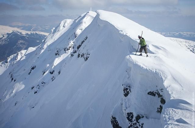 Спасатели продолжают поиски заблудившегося туриста в Карпатах: полная информация о происшествии Спасатели продолжают поиски заблудившегося туриста в Карпатах: полная информация о происшествии