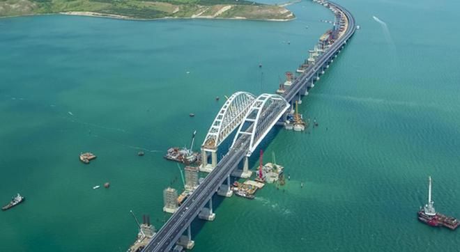 Почему Крымский мост проседает и разрушается: эксперт назвал основную причину Почему Крымский мост проседает и разрушается: эксперт назвал основную причину