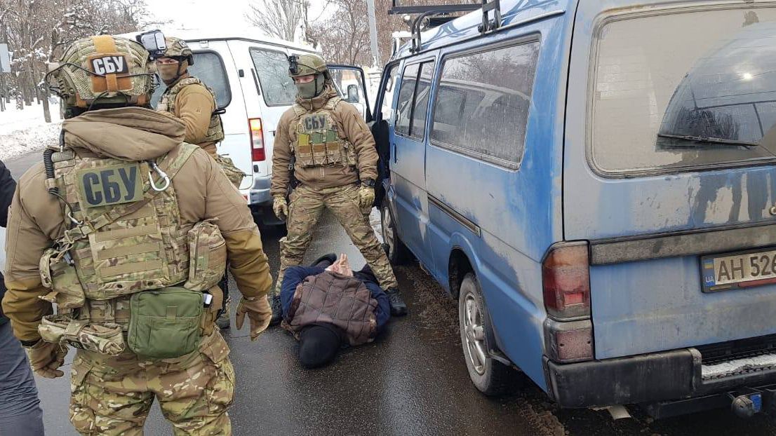 СБУ затримала чоловіка, який готував теракти за змовою з ФСБ СБУ затримала чоловіка, який готував теракти за змовою з ФСБ